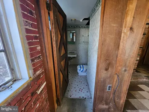 Entry Way - 110 Woodside Rd, Riva, MD 21140 photo 6 of 7