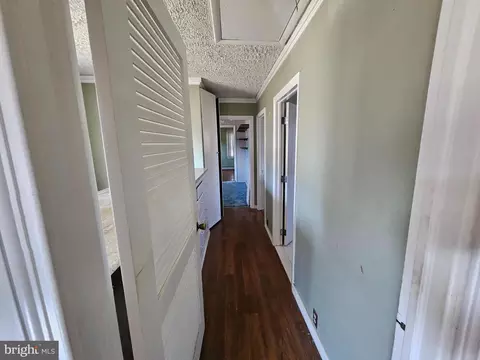 Entry Way - 110 Woodside Rd, Riva, MD 21140 photo 4 of 7