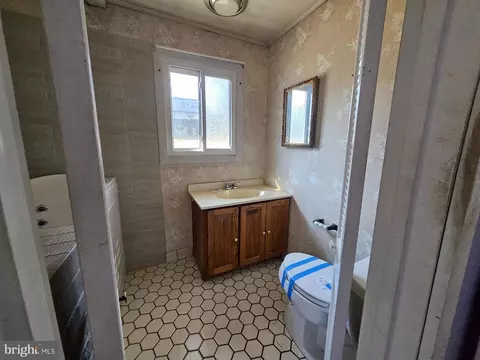 Bath - 110 Woodside Rd, Riva, MD 21140 photo 1 of 3