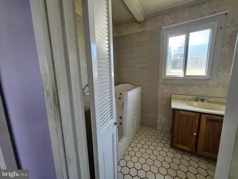 Bath - 110 Woodside Rd, Riva, MD 21140 photo 2 of 3