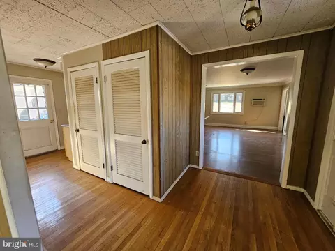 Entry Way - 110 Woodside Rd, Riva, MD 21140 photo 1 of 7