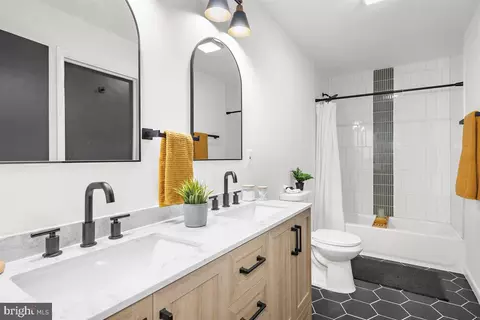 Bath - 8411 Echo Dr, Pasadena, MD 21122 photo 1 of 2