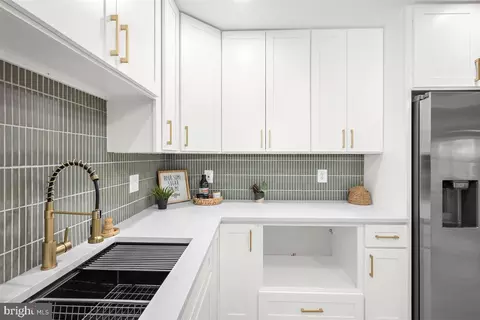 Kitchen - 8411 Echo Dr, Pasadena, MD 21122 photo 3 of 5