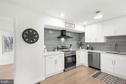 Kitchen - 8411 Echo Dr, Pasadena, MD 21122 photo 2 of 5