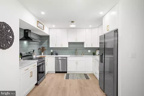 Kitchen - 8411 Echo Dr, Pasadena, MD 21122 photo 5 of 5