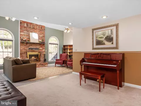 Living - 8238 Silver Run Ct, Pasadena, MD 21122 photo 3 of 5