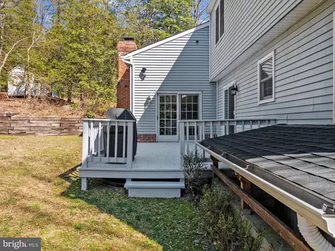 Exterior - 8238 Silver Run Ct, Pasadena, MD 21122 photo 8 of 16