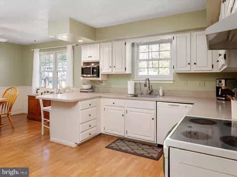 Kitchen - 8238 Silver Run Ct, Pasadena, MD 21122 photo 2 of 3