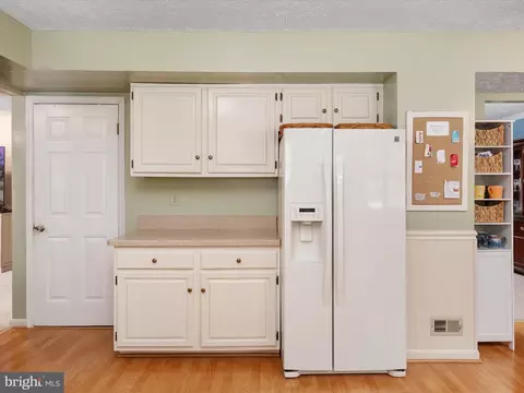 Kitchen - 8238 Silver Run Ct, Pasadena, MD 21122 photo 3 of 3
