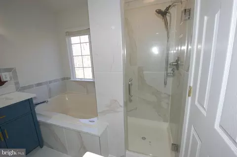 Bath - 2652 Streamview Dr, Odenton, MD 21113 photo 10 of 13