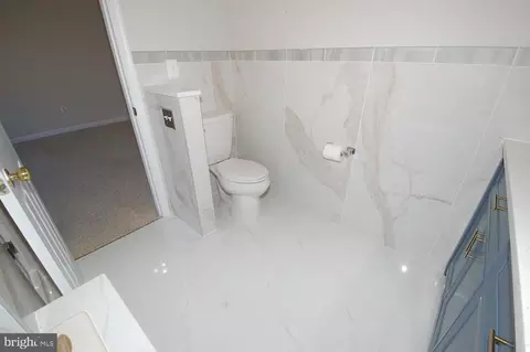 Bath - 2652 Streamview Dr, Odenton, MD 21113 photo 4 of 13