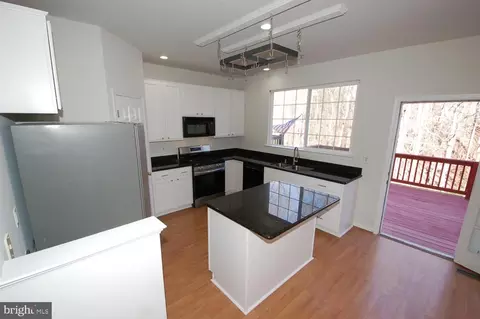 Kitchen - 2652 Streamview Dr, Odenton, MD 21113 photo 5 of 6