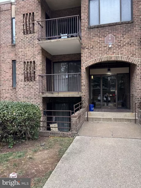 9 Silverwood Cir #8, Annapolis, MD 21403