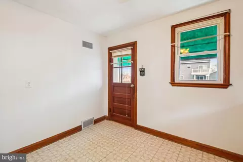 Entry Way - 8481 Greenway Rd, Pasadena, MD 21122 photo 3 of 9