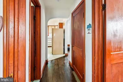Entry Way - 8481 Greenway Rd, Pasadena, MD 21122 photo 5 of 9