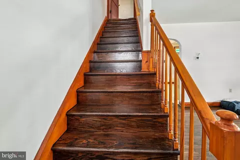 Entry Way - 8481 Greenway Rd, Pasadena, MD 21122 photo 6 of 9