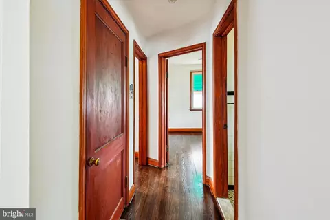 Entry Way - 8481 Greenway Rd, Pasadena, MD 21122 photo 4 of 9