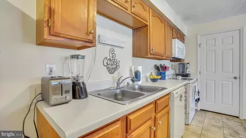 833 Deering Rd #8E, Pasadena, MD 21122 photo 4