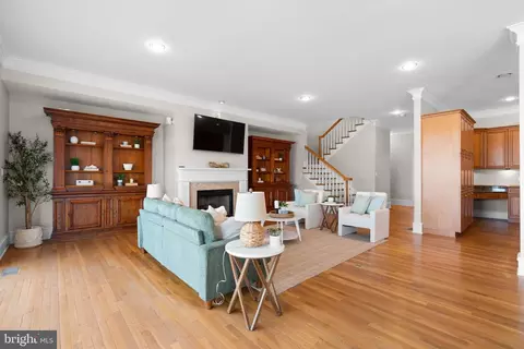 Living - 196 Southdown Rd, Edgewater, MD 21037 photo 4 of 9