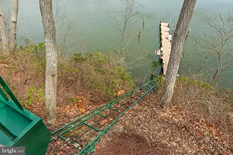 View/Area - 196 Southdown Rd, Edgewater, MD 21037 photo 3 of 8