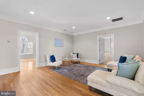 Living - 196 Southdown Rd, Edgewater, MD 21037 photo 7 of 9