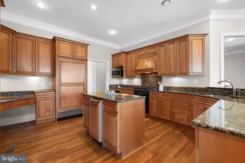 Kitchen - 196 Southdown Rd, Edgewater, MD 21037 photo 1 of 5