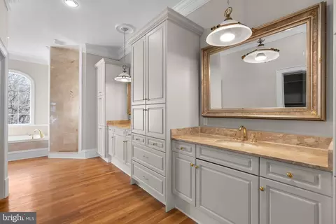 Bath - 196 Southdown Rd, Edgewater, MD 21037 photo 2 of 7