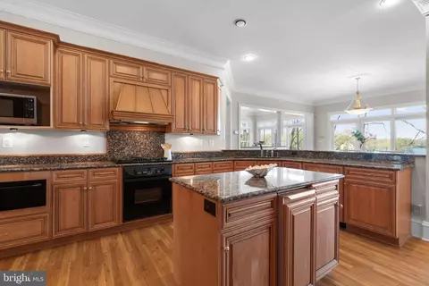 Kitchen - 196 Southdown Rd, Edgewater, MD 21037 photo 2 of 5
