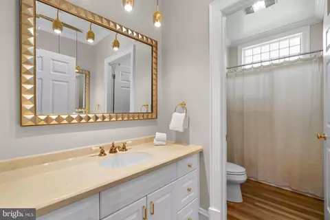 Bath - 196 Southdown Rd, Edgewater, MD 21037 photo 5 of 7