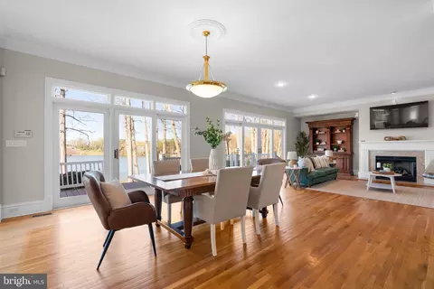 Dining - 196 Southdown Rd, Edgewater, MD 21037 photo 2 of 3
