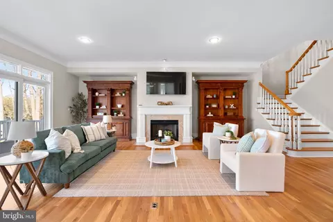 Living - 196 Southdown Rd, Edgewater, MD 21037 photo 2 of 9