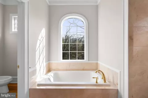 Bath - 196 Southdown Rd, Edgewater, MD 21037 photo 4 of 7