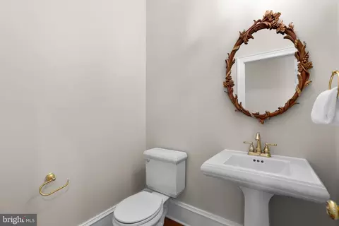 Bath - 196 Southdown Rd, Edgewater, MD 21037 photo 1 of 7