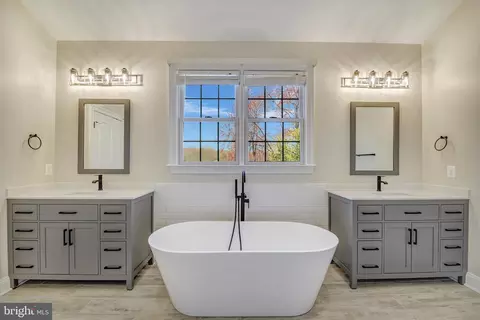 Bath - 8938 Sahalee Ct, Pasadena, MD 21122 photo 2 of 6