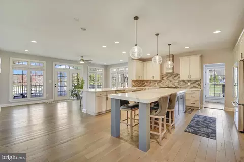 8938 Sahalee Ct, Pasadena, MD 21122