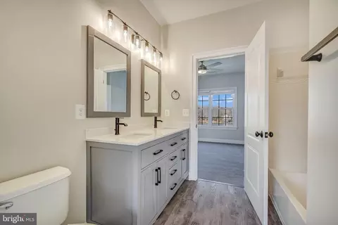 Bath - 8938 Sahalee Ct, Pasadena, MD 21122 photo 4 of 6