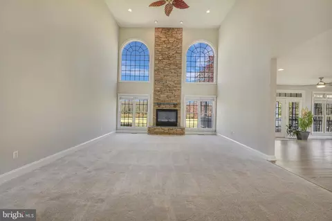 Living - 8938 Sahalee Ct, Pasadena, MD 21122 photo 1 of 6