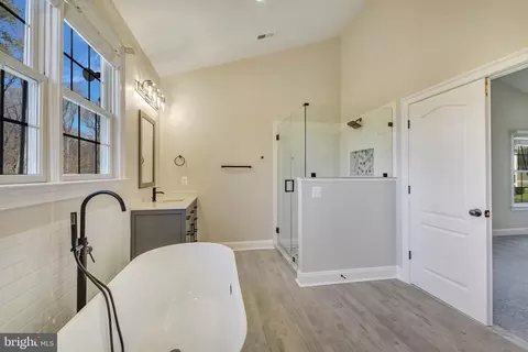 Bath - 8938 Sahalee Ct, Pasadena, MD 21122 photo 3 of 6