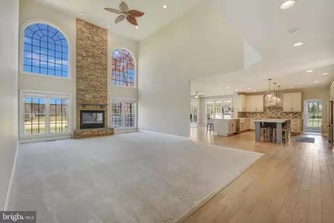 Living - 8938 Sahalee Ct, Pasadena, MD 21122 photo 2 of 6