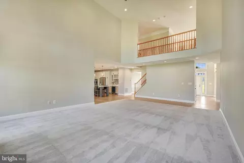 Living - 8938 Sahalee Ct, Pasadena, MD 21122 photo 3 of 6