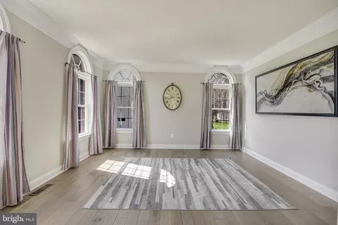 Living - 8938 Sahalee Ct, Pasadena, MD 21122 photo 5 of 6