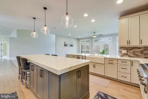 Kitchen - 8938 Sahalee Ct, Pasadena, MD 21122 photo 4 of 4