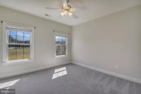 Bedroom - 8938 Sahalee Ct, Pasadena, MD 21122 photo 3 of 5
