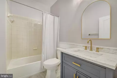 Bath - 8938 Sahalee Ct, Pasadena, MD 21122 photo 1 of 6