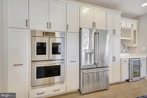 Kitchen - 8938 Sahalee Ct, Pasadena, MD 21122 photo 3 of 4