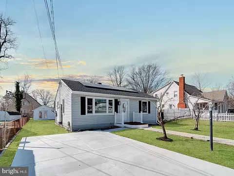 8120 Edgewater Rd, Clearwater Beach, MD 21226