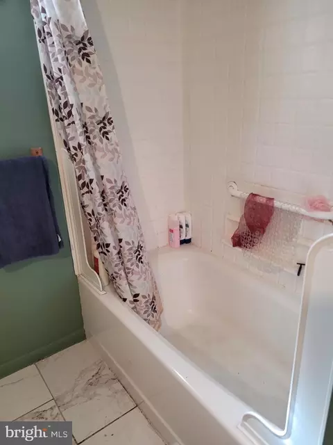 Bath - 38 Governors Gate, Linthicum, MD 21090 photo 2 of 3