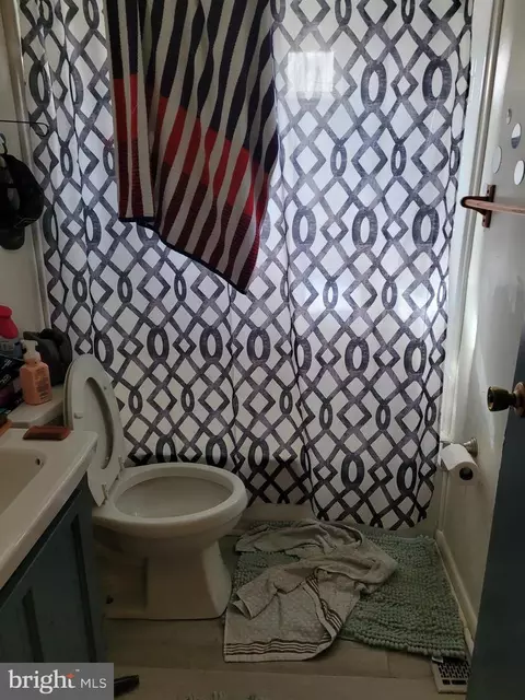 Bath - 38 Governors Gate, Linthicum, MD 21090 photo 3 of 3