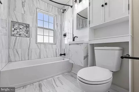 Bath - 1637 Fairhill Dr, Edgewater, MD 21037 photo 4 of 6