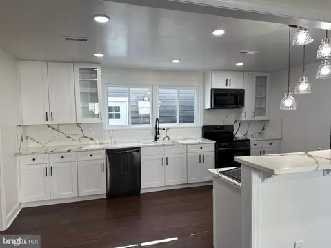 Kitchen - 1637 Fairhill Dr, Edgewater, MD 21037 photo 3 of 3